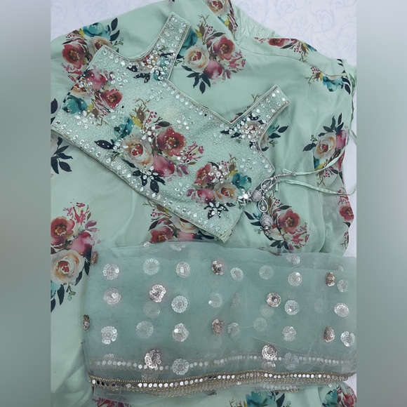 Lehenga- Indian, Punjabi party suit. Floral mint green. Printed flowers. - Picture 2 of 5